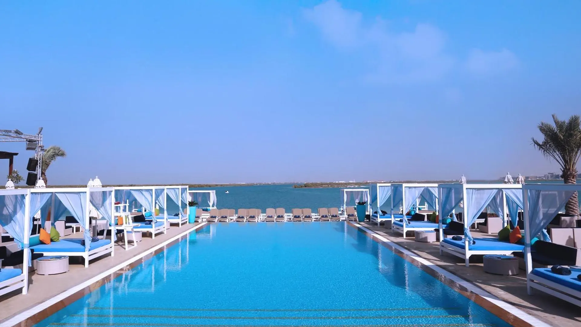 Doubletree By Hilton Abu Dhabi Yas Island Residences 4*,